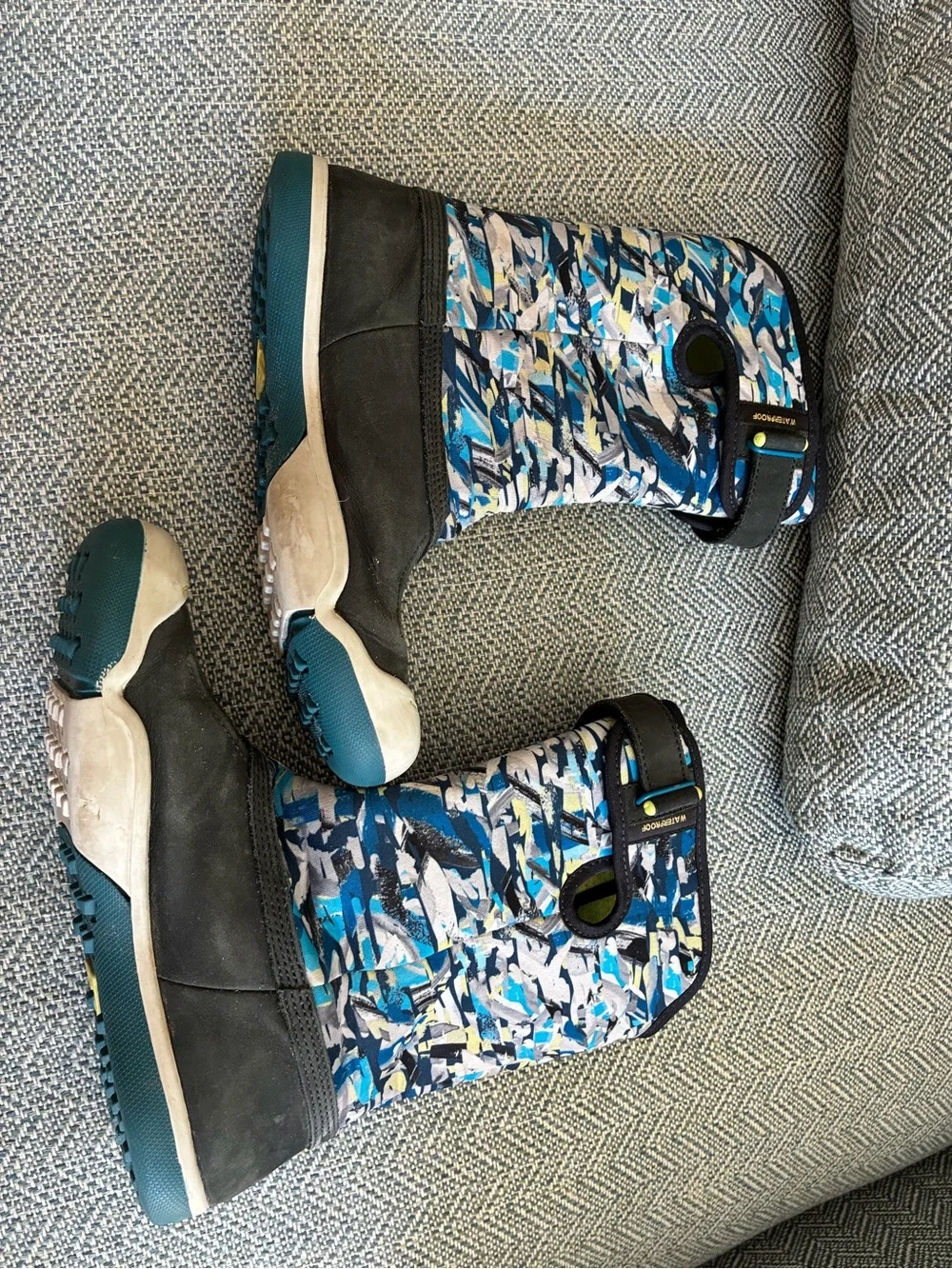 Plae Kids Thandi rain boots size 2 youth